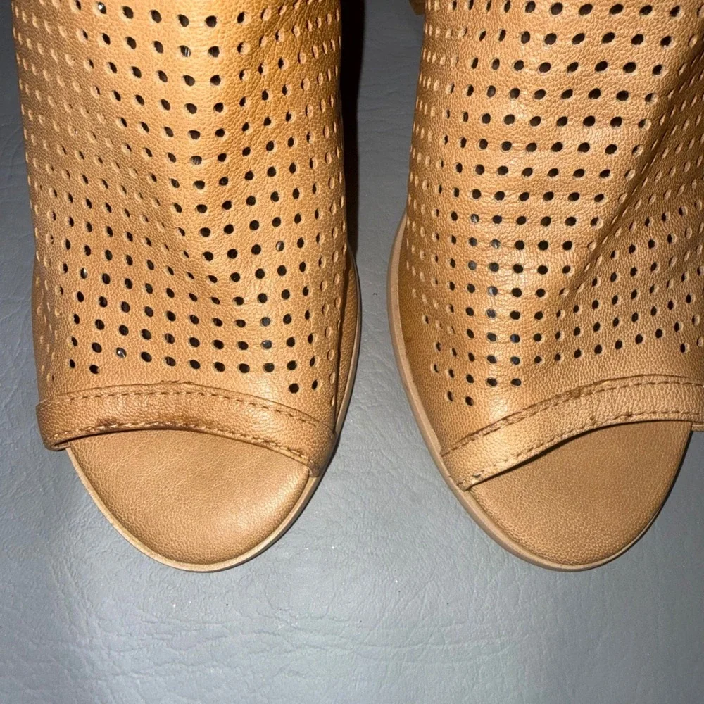 Steven Suzy Tan Perforated Leather Open‎ Toe Block Heel Ankle Booties Size 8.5B
